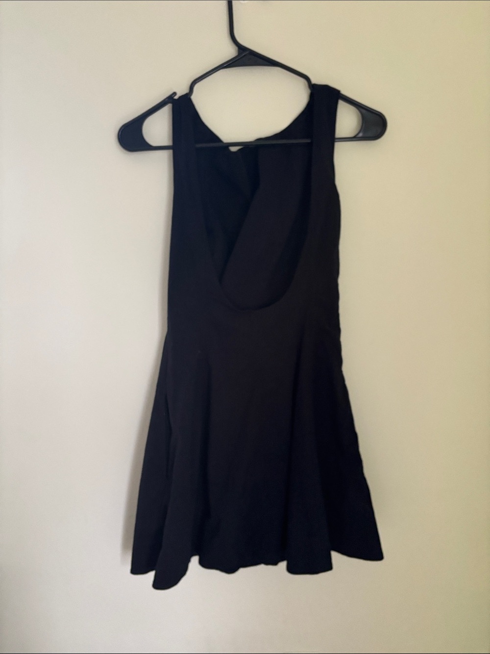 Abercrombie and Fitch Mila High Neck Open Back - Picture 2 of 4